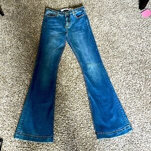 I am selling women’s jeans.  These are Tin Haul’s and the size is 29 Long.